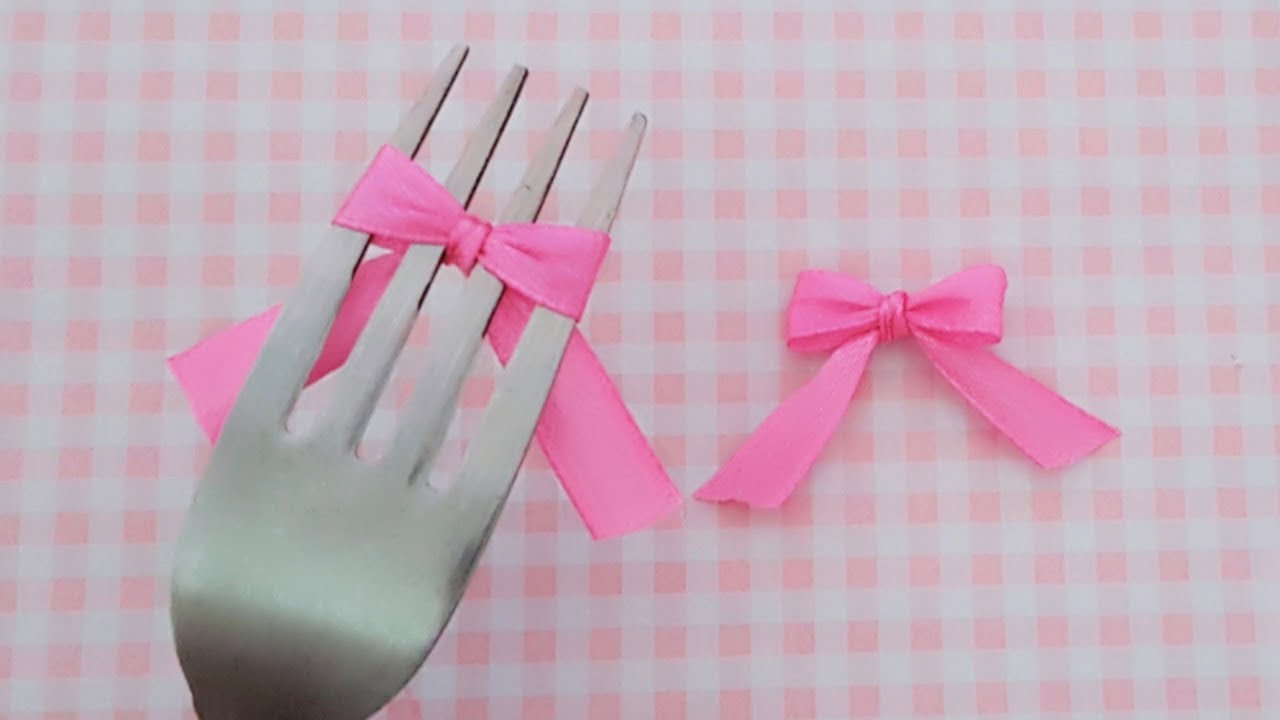 طريقة عمل فيونكة (بابيون) صغيرة جميلة وسهلة بشوكة الأكل | How to make a bow with a fork