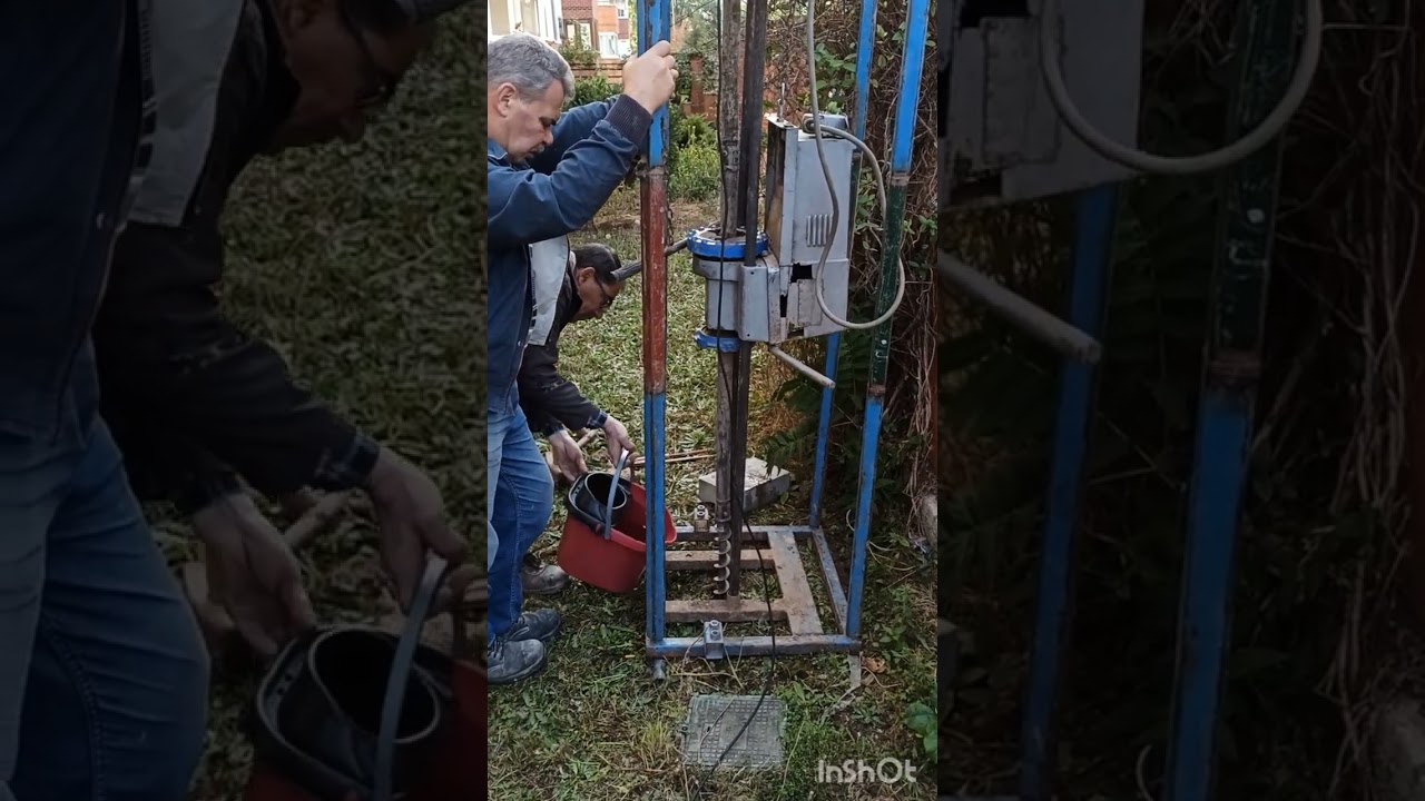 Bahçe de su çıkarmak. Boru çakarak 7 metreden su aldık. kuyu suyu. Tulumba suyu. yer altı suyu.