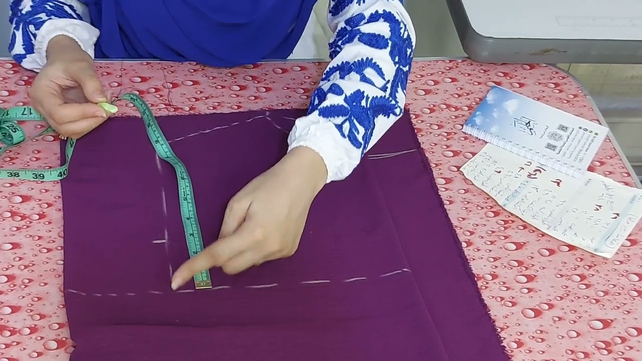 فستان بمرد زراير علي القماش