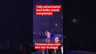 Yolla yuliana berlari kecil menghampiri temannya yang sudah lebih dulu di panggil