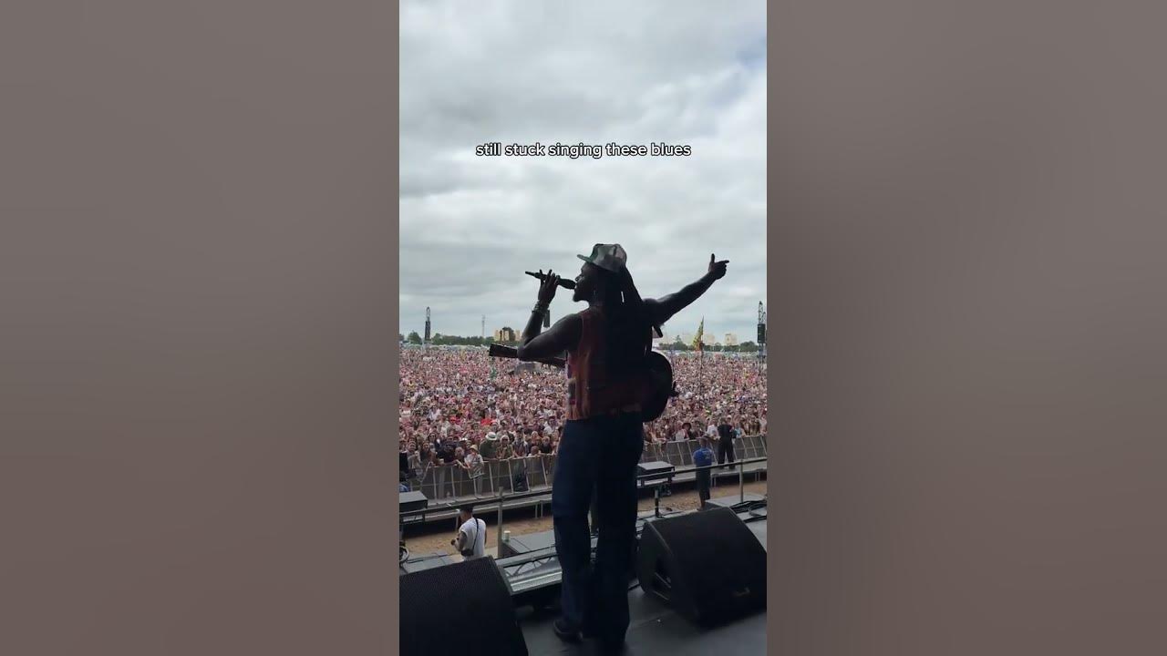 Shaboozey performing “Good News” at Glastonbury Festival 👏 Shaboozey performing “Good News” at Glastonbury Festival 👏