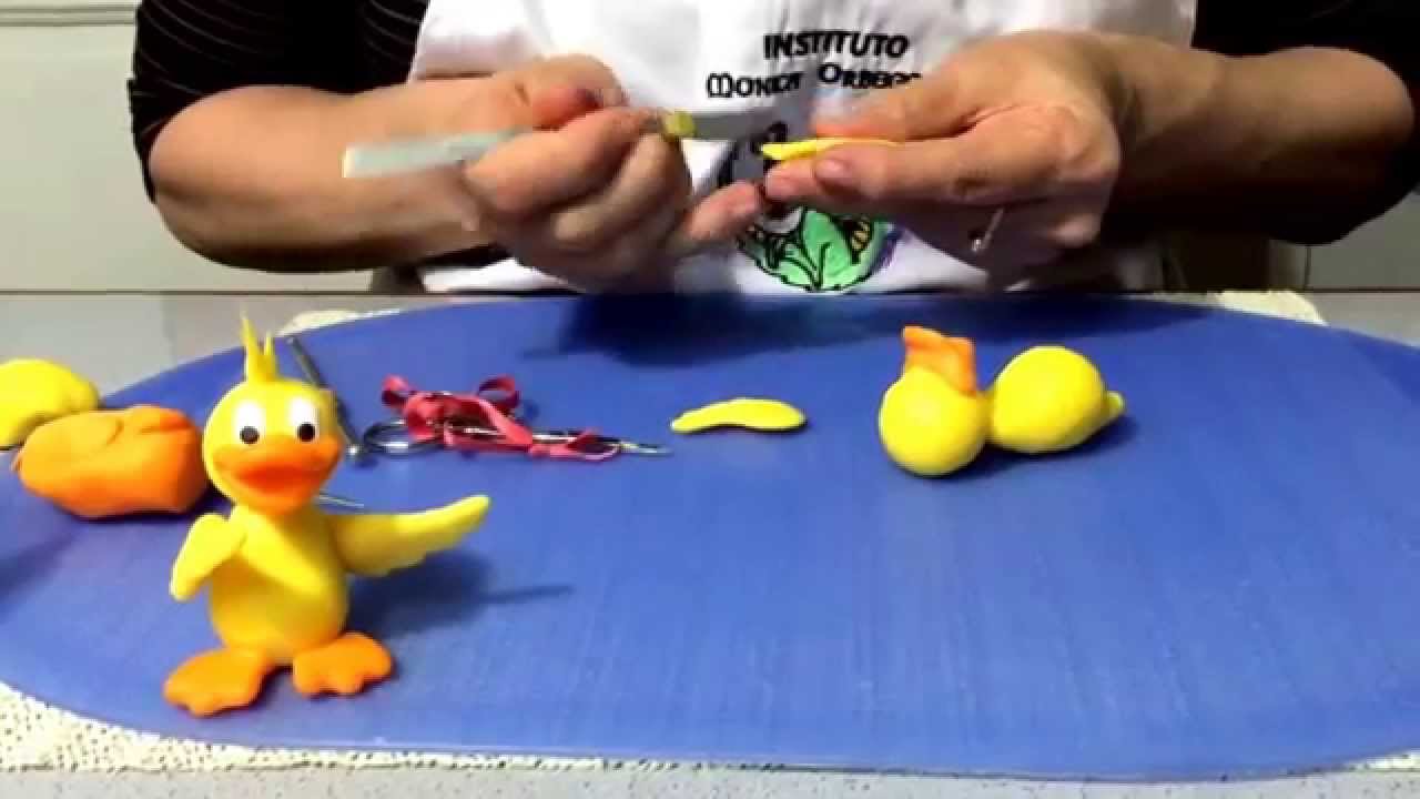 Patito modelado a mano. Polymer Clay. Porcelana fría. Pasta de goma