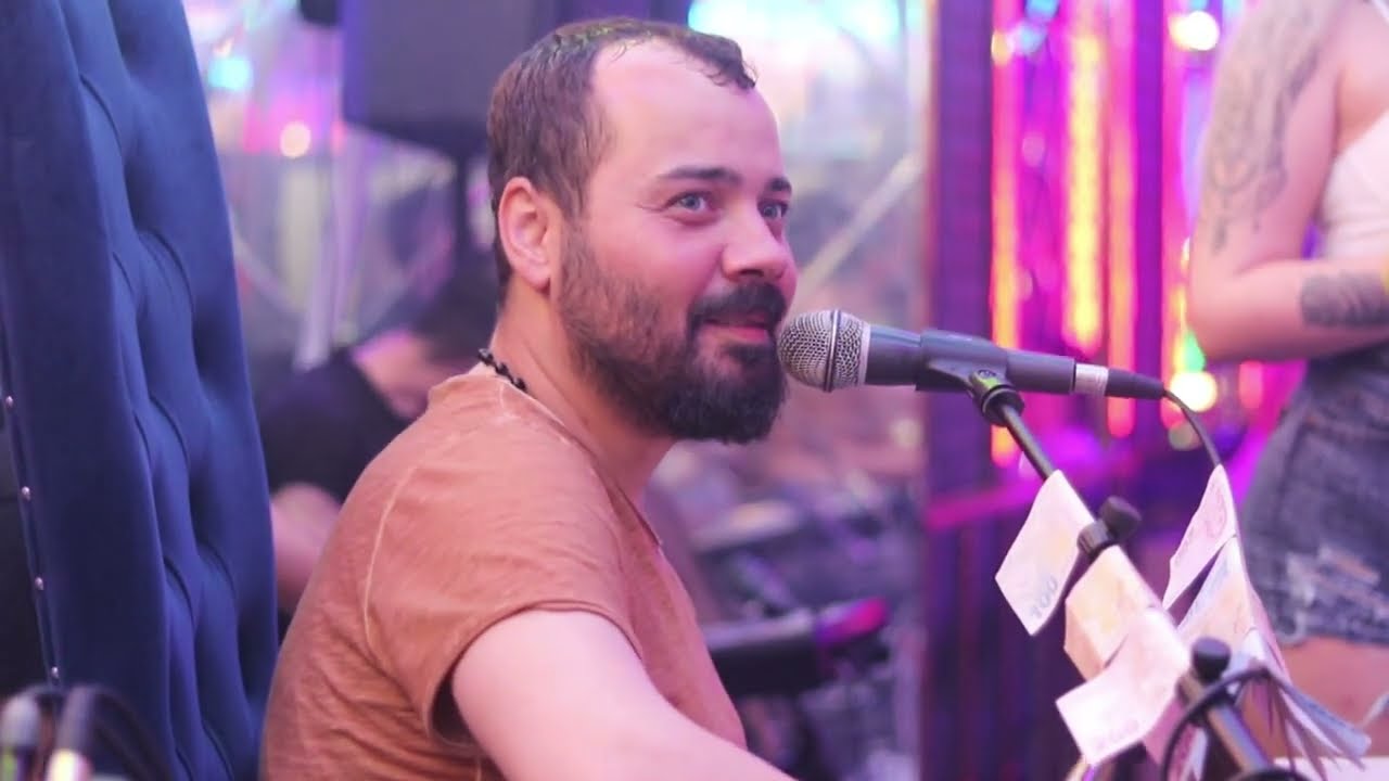 Çubuklu   Cem Karanfilin moruna Halkalı Şeker