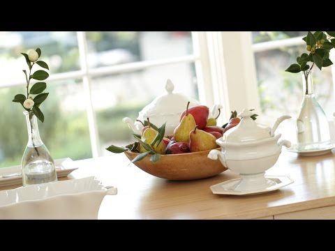 Video: How To Arrange A Table For The Holiday