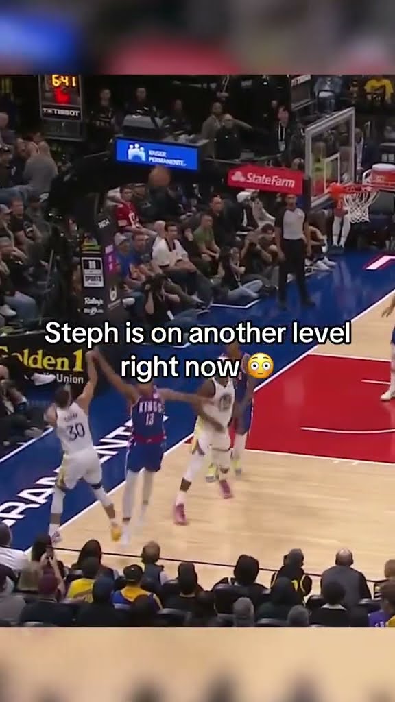 Steph Curry really got this to go in ?