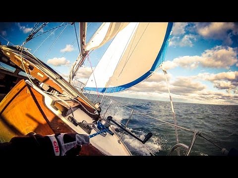 Loose Foot Main Sail - Catalina 30 - YouTube