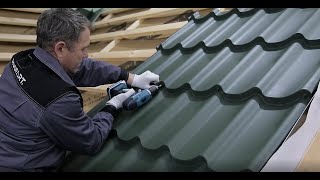 Exemplu de montaj tigla metalica cu suruburi ascunse si sistemul pluvial | RoofArt