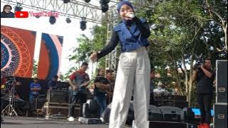 Selvy Anggraeni ~ Petualang Cinta with Familys Group