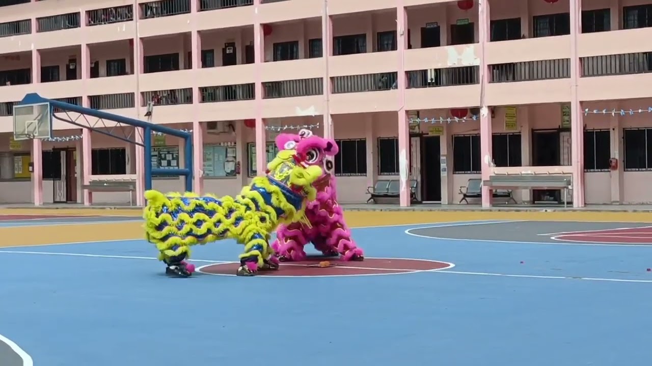 lion dance at sjkc yuk yin