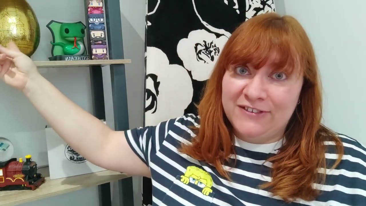 VLOGÍSEK - Konečně mám regál na FIGURKY! Návod, jak ho nestavět