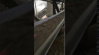 Bando Heat Carry® conveyor belt transporting cement clinker