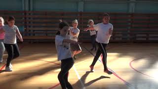 Djeca Uče Djecu Zagrijavanje - Trčanje Sa Zadacima