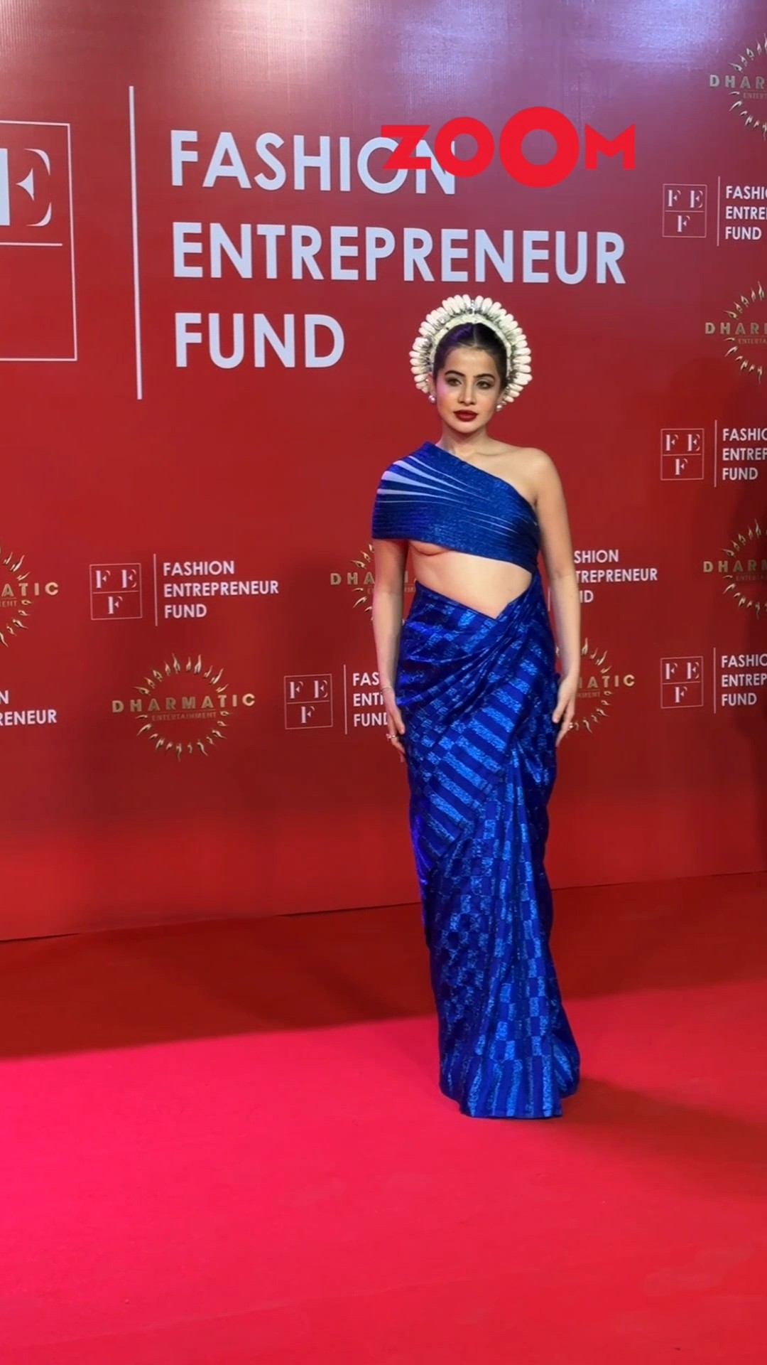 Urfi Javed's BOLD look leads to an OOPS Moment on the Red Carpet ? #urfijaved #shorts