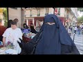 Une jeune musulmane radicalise choque par titeuf