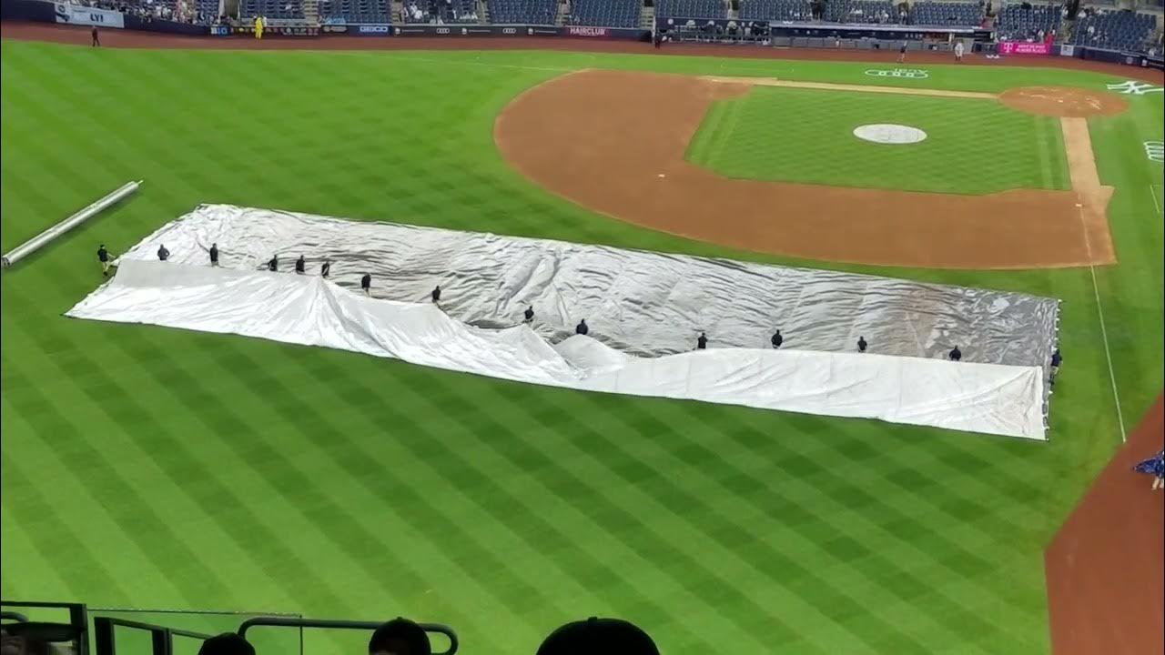 New York Yankees vs Toronto Blue Jays 4/14/22 Rain delay, pulling tarp