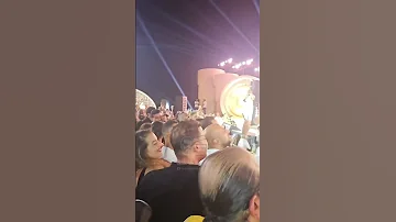 محمد عادل إمام وكريم محمود عبدالعزيز يرقصوا مع زوجاتهم على أنغام أحمد سعد في حفل MBC بالساحل 