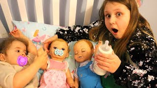 Kids Pretend Play Taking Care of 3 Babies feeding and night time routine video screenshot 3