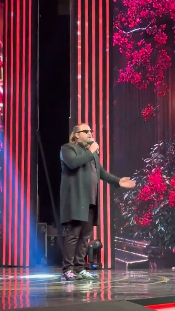 Ahmed Jahanzeb Delivers a Magical Performance at HUM TV's 20th Anniversary! ???✨