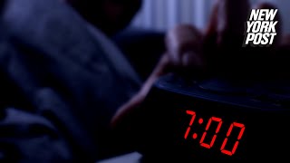 Hitting the snooze button can actually help you wake up: study