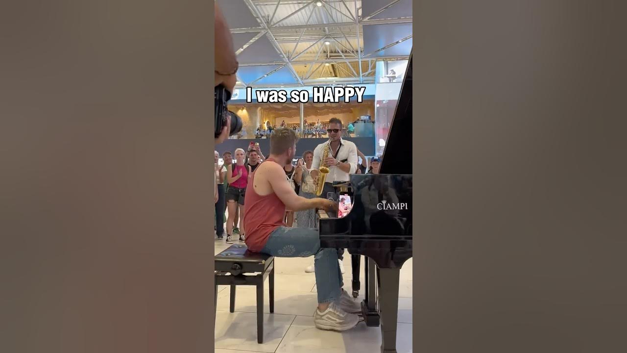 I met a SAXOPHONIST at the AIRPORT π·πΉ I met a SAXOPHONIST at the AIRPORT π·πΉ