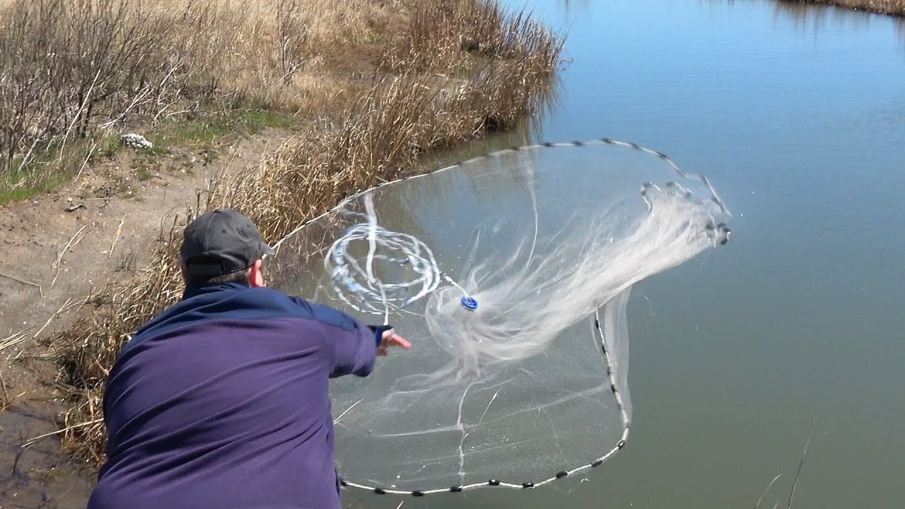 Ловить рыбу кастинговой. Рыбацкая снасть кастинговая сеть. Невод 110 метров. Сеть парашют для рыбалки.
