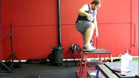 Juggernaut Training Systems-Chad Smith seated box jumps
