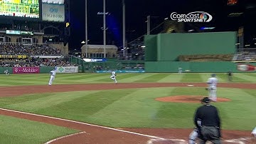 CHC@PIT: Valbuena leaps to snag a liner and rob a hit