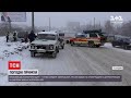Дощ, сніг та ожеледиця ускладнили рух на українських дорогах