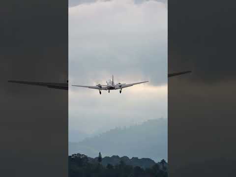 Beech King Air B90 Takeoff #aviation #beechcraft