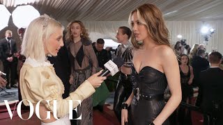 Eileen Gu on Her Mixed and Matched Louis Vuitton Outfit  | Met Gala 2022 With Emma Chamberlain Resimi