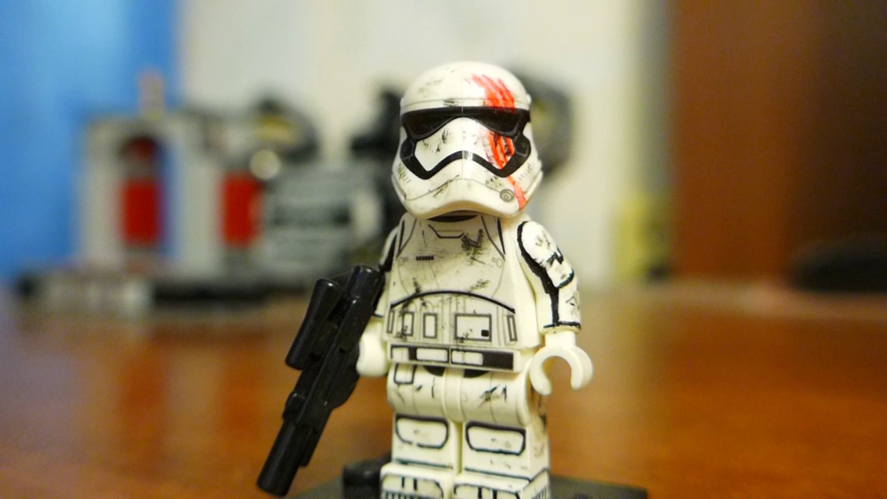 Обзор на кастомную минифигурки Финна из 7 эпизода.