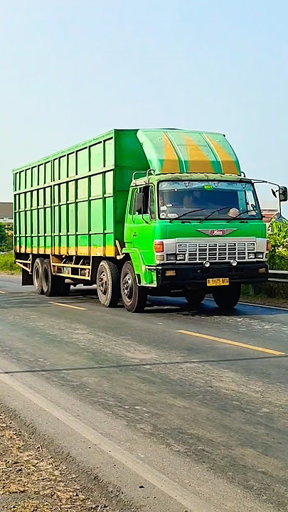 Hino Ranger Trintin Truck in Jalingkut Tegal #hino #hinoranger #hinotruck