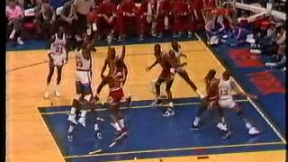 MICHAEL JORDAN: 34 pts vs New York Knicks (1989 ECSF - Game 1)