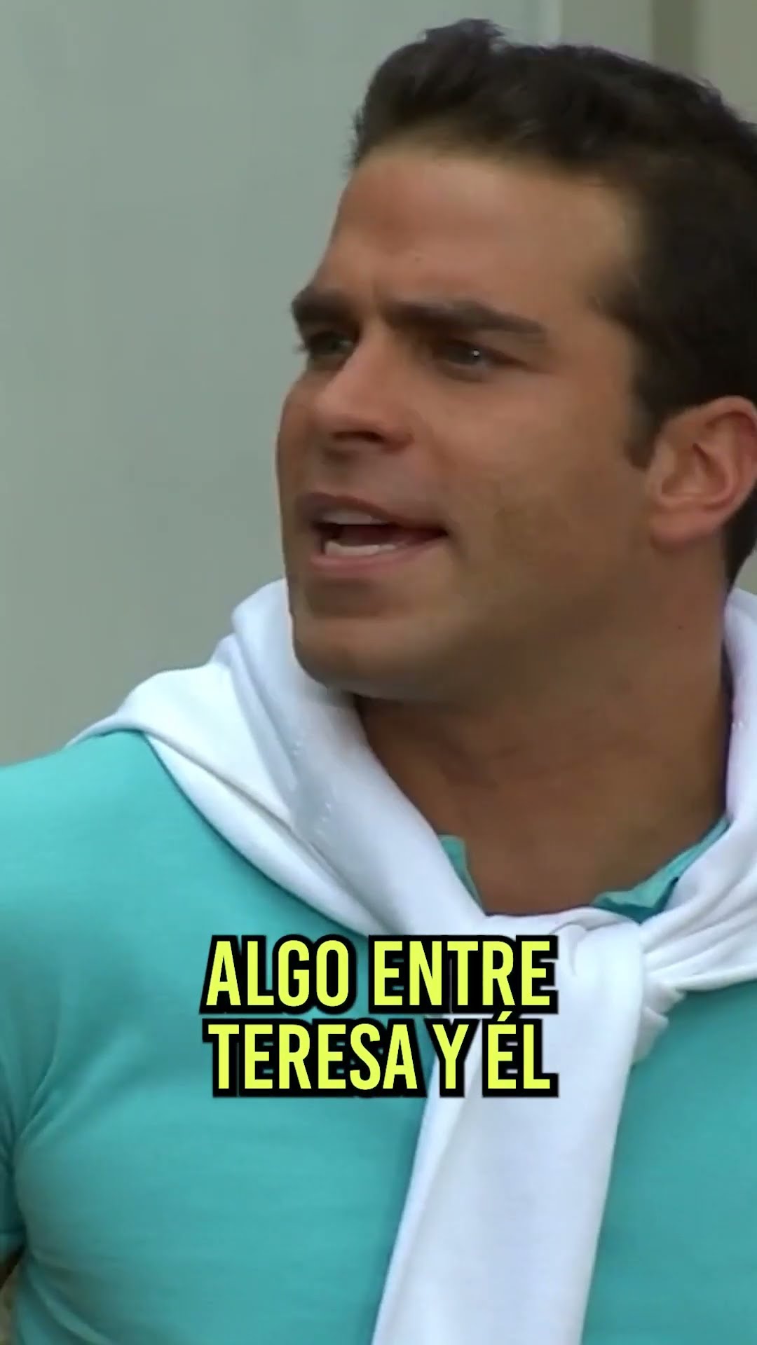 Raúl quiere saber si Paulo le regaló la computadora a Teresa ? #teresa #tlnovelas