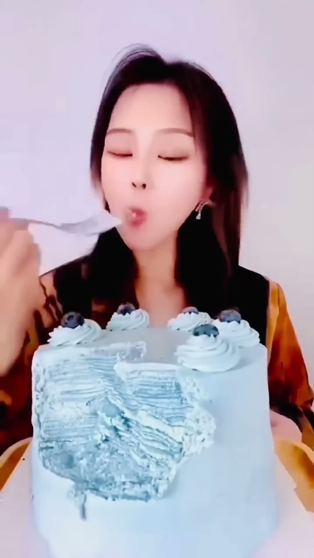 Aunty ne to Sara cake kha liya ?