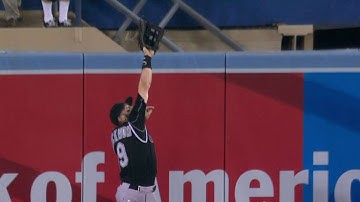 COL@LAD: Blackmon makes a leaping grab in the 10th