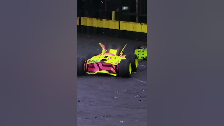 Ripping a Robots Heart Out! | Hypershock vs Whiplash | WC7 | BattleBots #shorts
