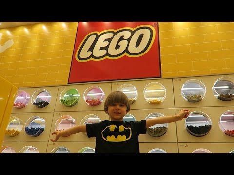 Great Lego Store In A Shopping Mall Youtube