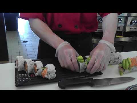 verywellseido:Rainbow roll & Spicy salmon roll cut and decoration^^