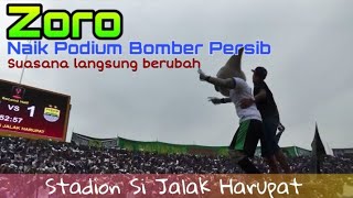 Bobotoh Kaget..!!  Zoro maskot datang dan naik Podium Dirijen Bomber Persib, auto Bergoyang