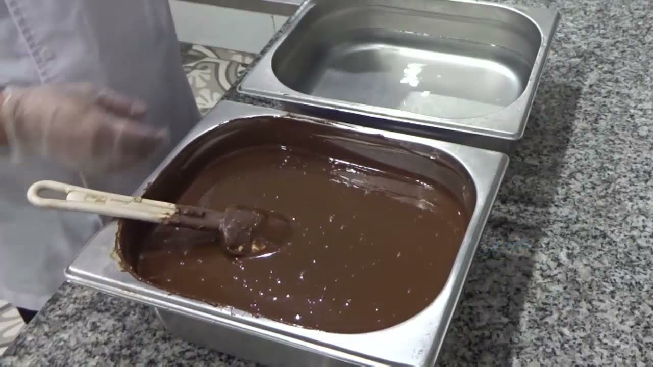 HOW TO TEMPER CHOCOLATE WITHOUT MELTING MACHINE كيف تقوم ...