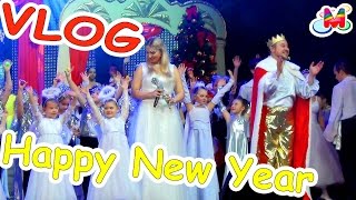 Новогодний ДЕТСКИЙ мюзикл Танец - VLOG Утренник Флэшмоб концерт Happy New Year kids Новогодний ДЕТСКИЙ мюзикл Танец - VLOG Утренник Флэшмоб концерт Happy New Year kids