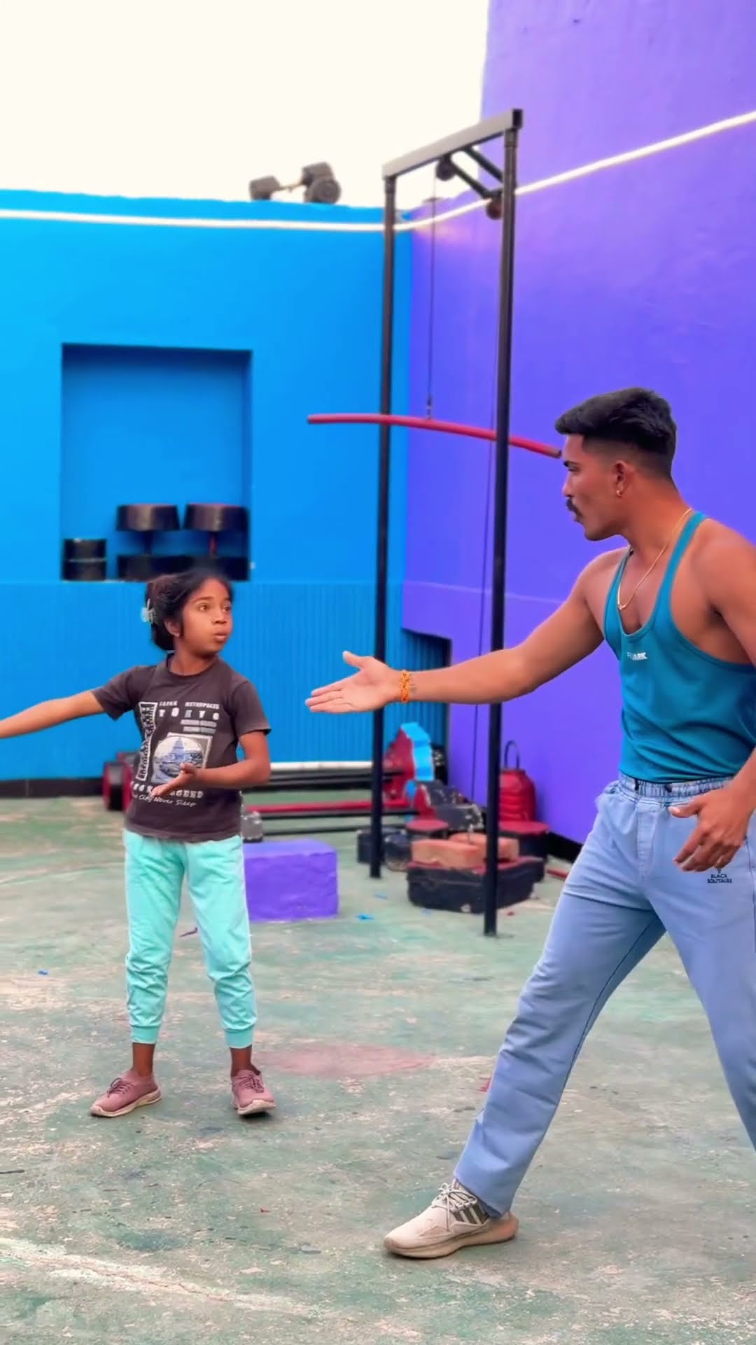Bhai Ko Dekho ??? #shortvideo #funnyvideo #funny