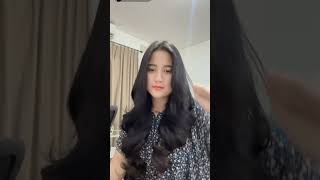 Intan Afifah Monitors Fariz Kendangs  Performance In Bali