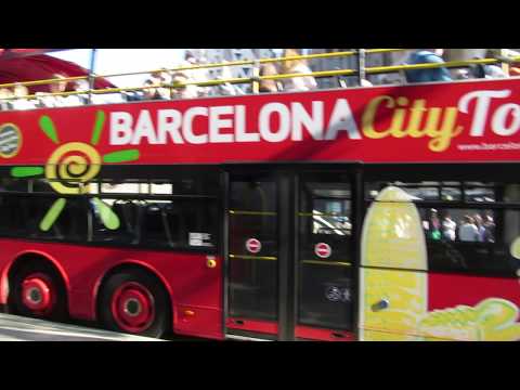 Барселона, Испания. Экскурсионный автобус Barcelona City Tour. Саграда-Фамилия