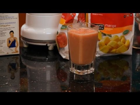 mango,-strawberry,-peach-&-milk-smoothie-:-making-smoothies