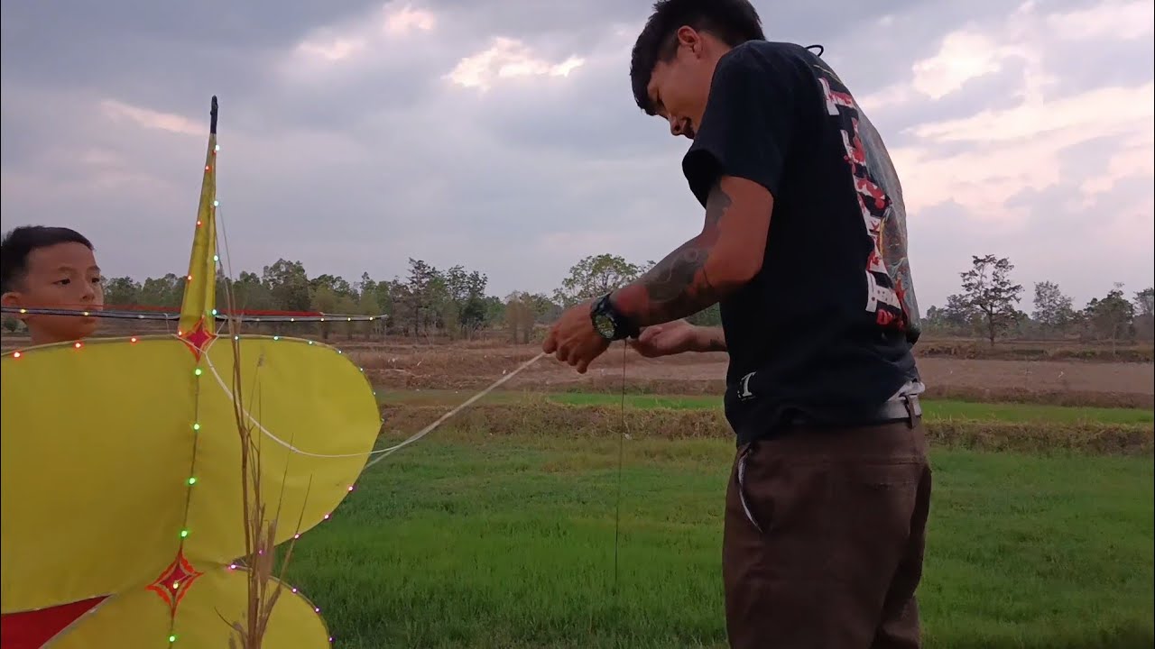 งานมิตติ้งว่าวบ้านหนองบัว ต.ขามป้อม อ.เขมราช 