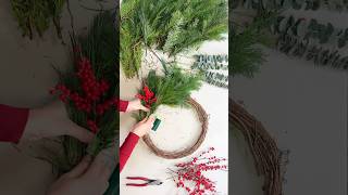 How to make a fresh Christmas wreath! Easy DIY Christmas wreath tutorial #christmaswreath #wreath