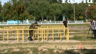 Как бойцы спецназа проходят полосу препятствий