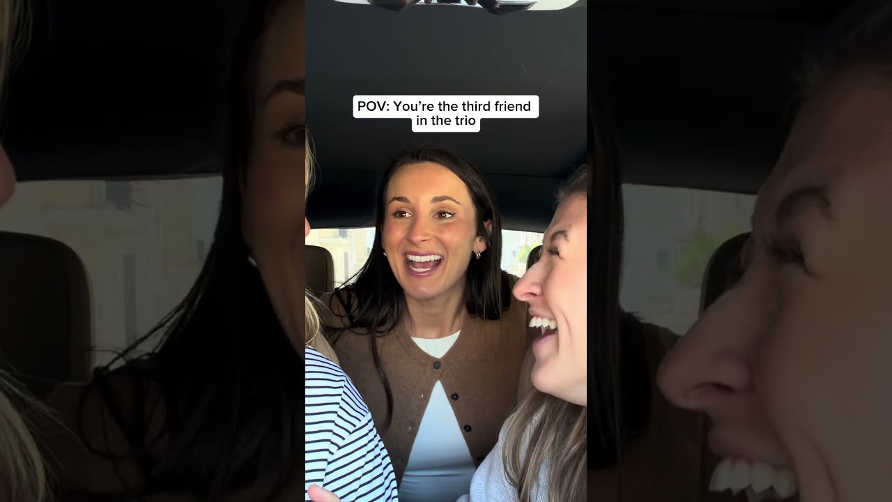 There's always one👯‍♀️🙇‍♀️